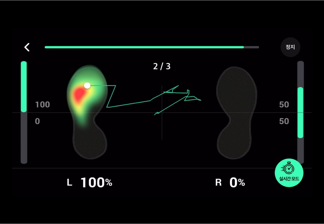 Analyze your posture and swing misses with one swing and record your center of gravity movement.